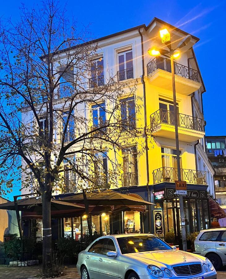 Amo'S Hotel Shkoder Exterior photo