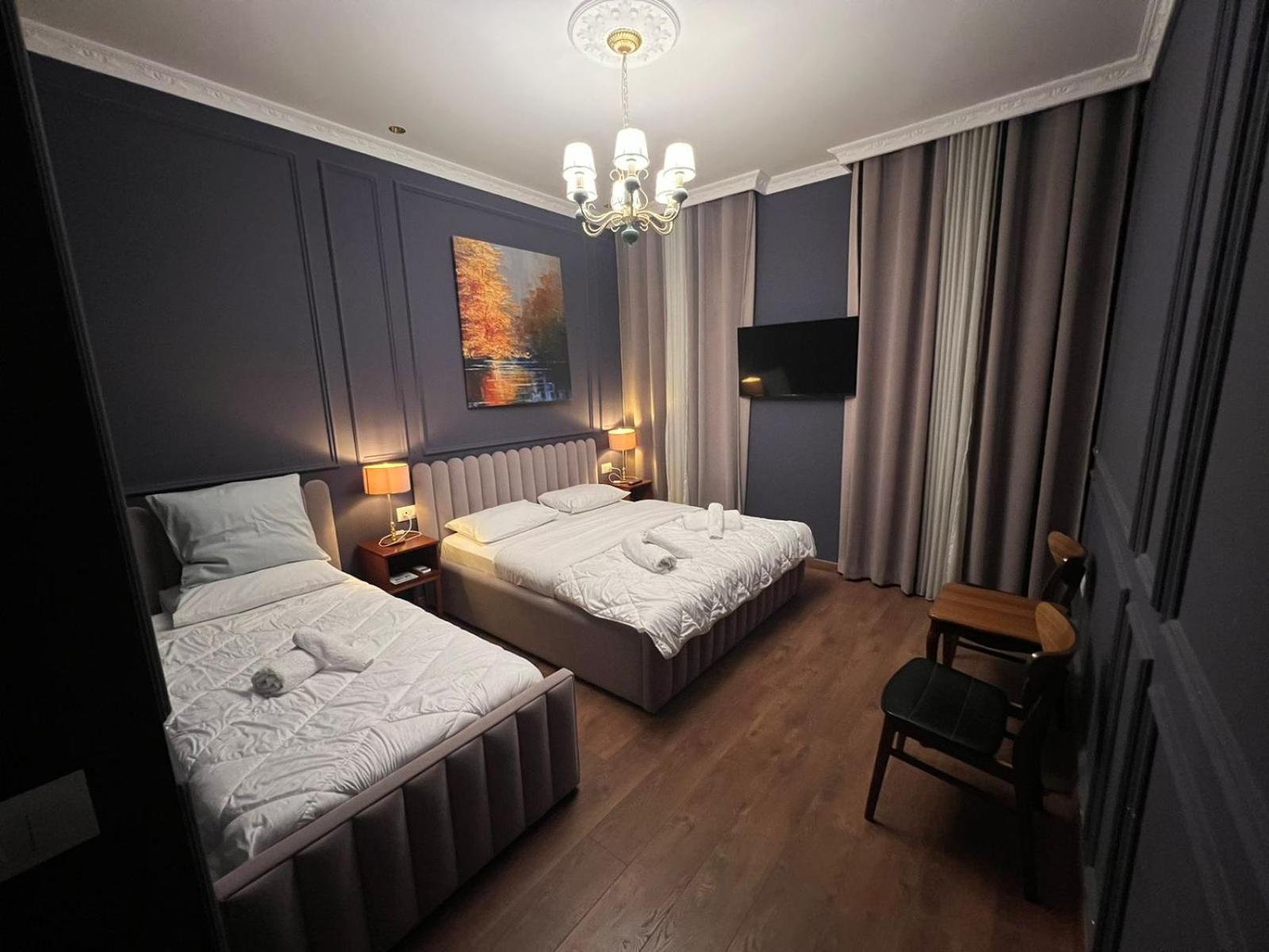 Amo'S Hotel Shkoder Exterior photo